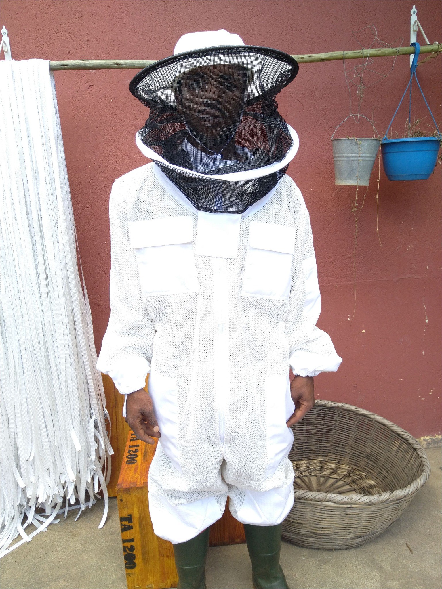 Full cotton bee suit with black mesh hat, XL and 2XL